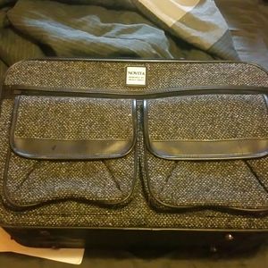 Travel suitcase